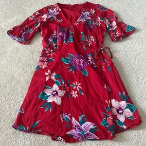 Old Navy Red Floral/Hawaiian Print Wrap Dress with Short Sleeves - Size M